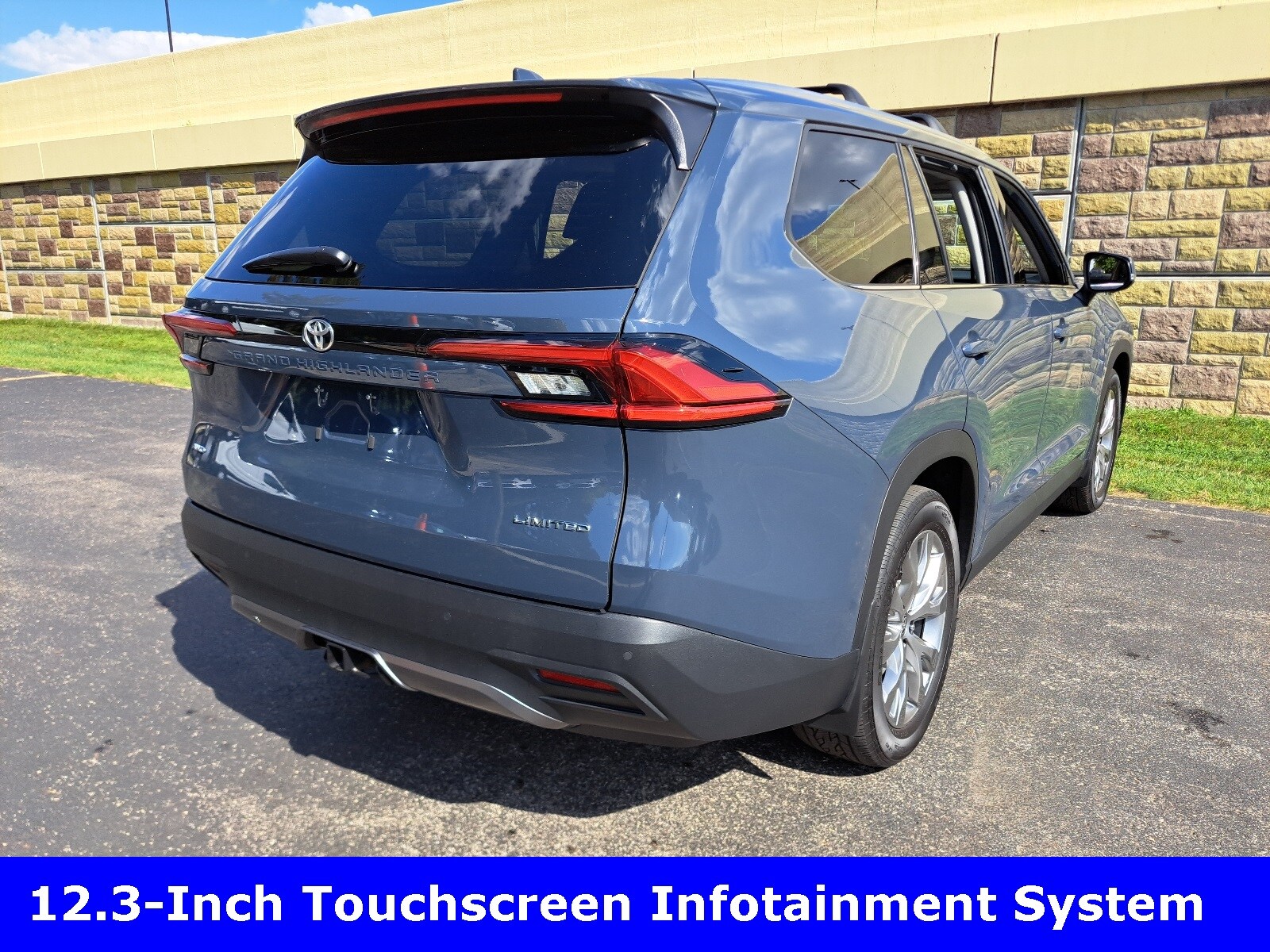 2024 Toyota Grand Highlander Limited photo 3
