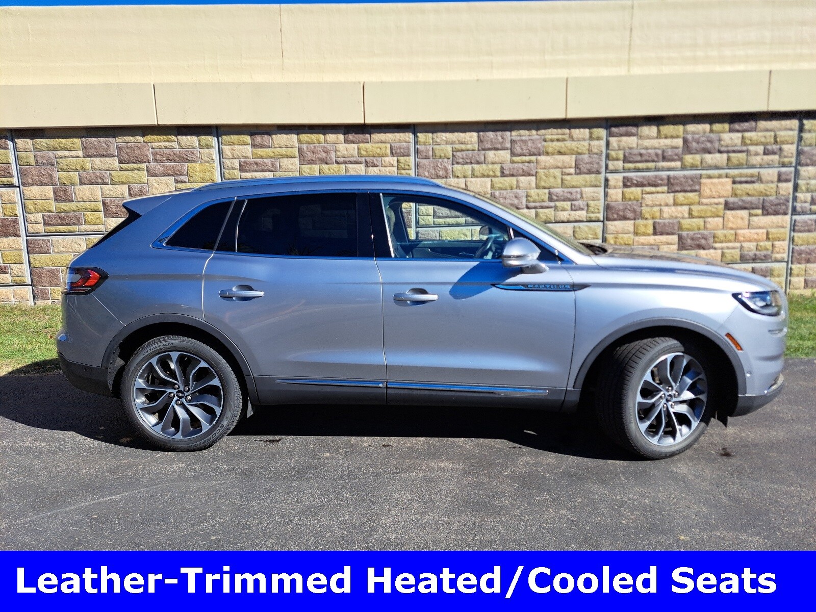 2021 Lincoln Nautilus Reserve photo 2