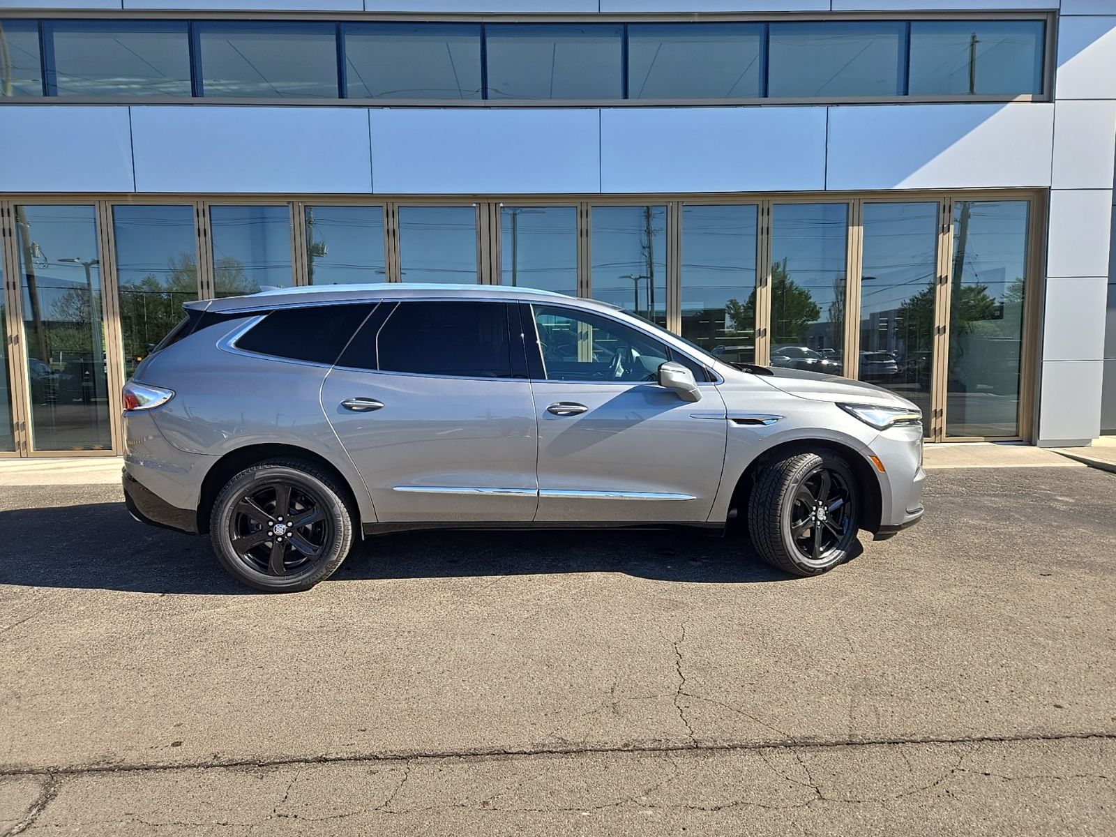 2023 Buick Enclave Essence AWD's photo