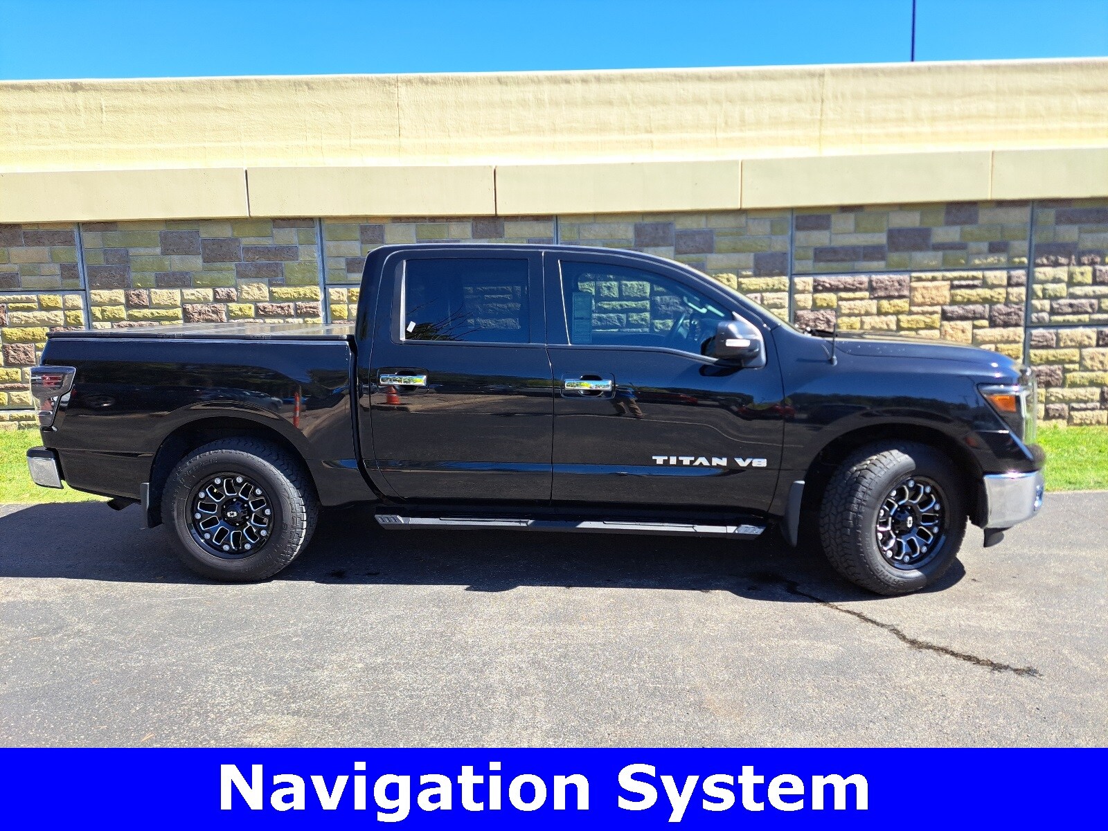 2018 Nissan Titan PRO-4X photo 2
