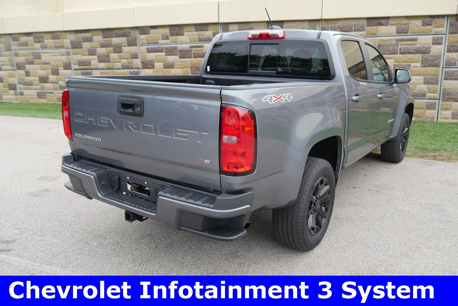 2022 Chevrolet Colorado LT photo 3