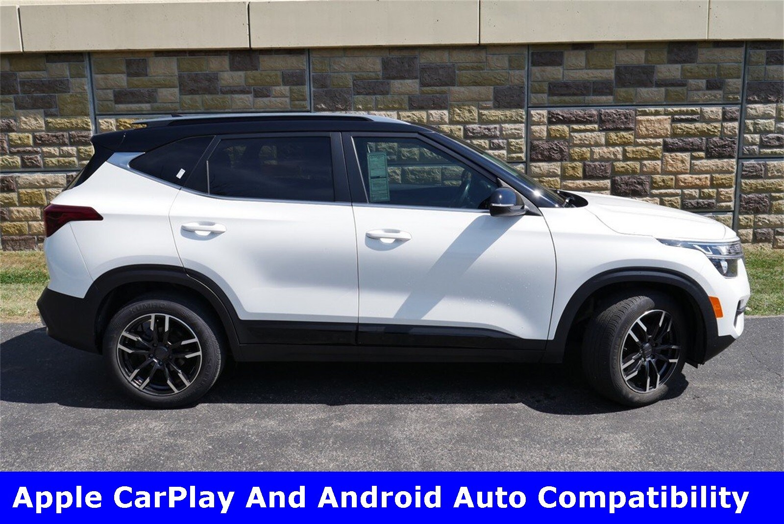 2021 Kia Seltos S photo 2