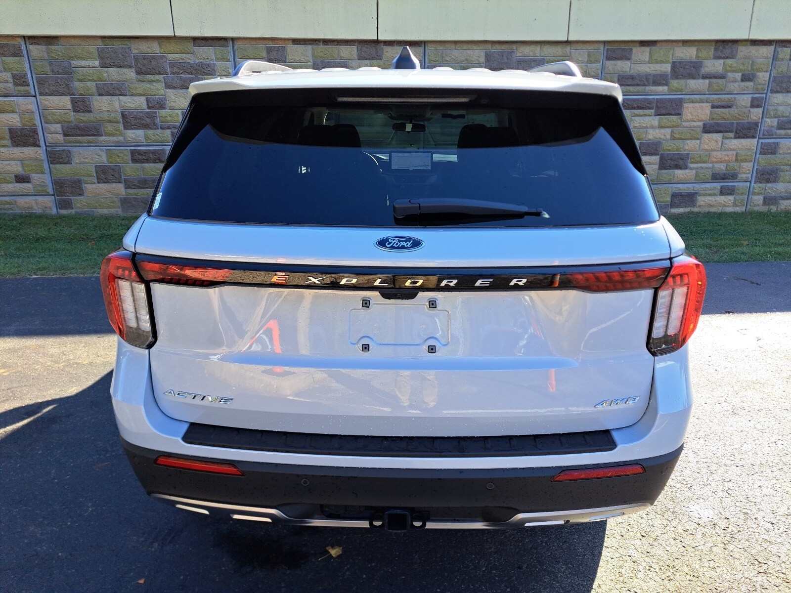 2025 Ford Explorer photo 2