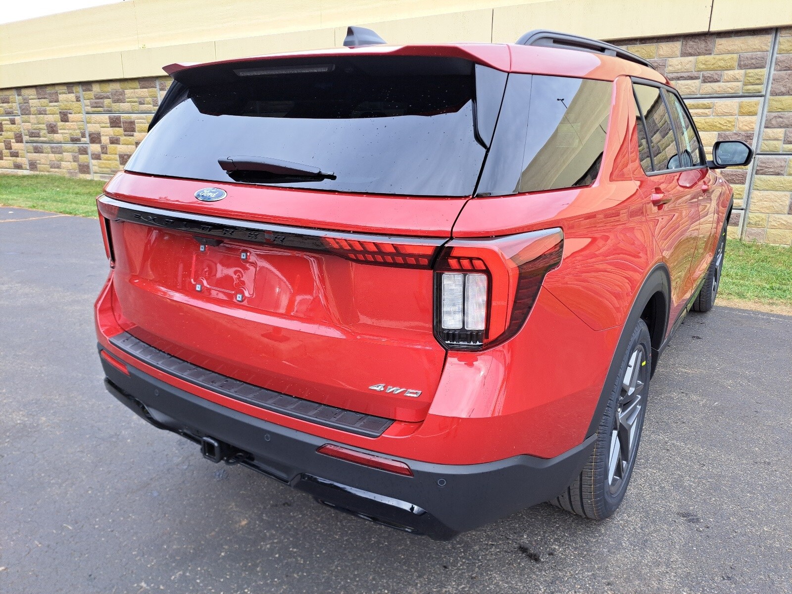 2026 Ford Explorer ST-Line photo 3