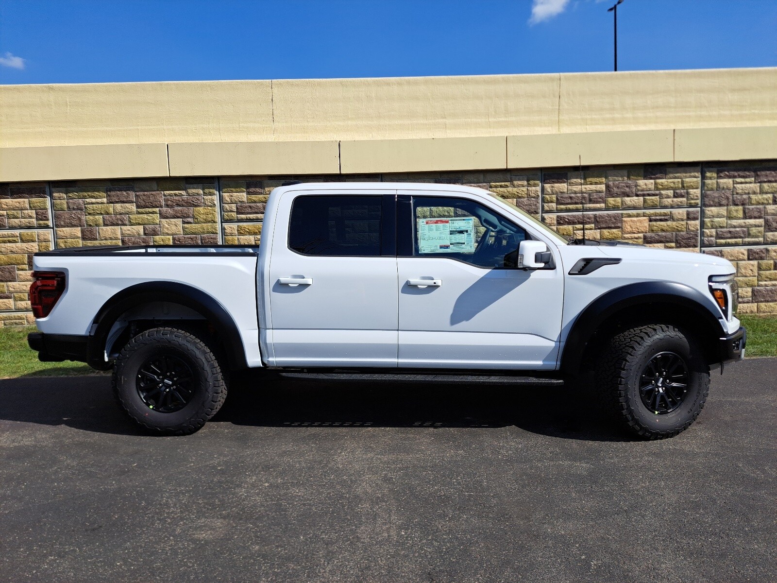 2025 Ford F-150 Raptor photo 2