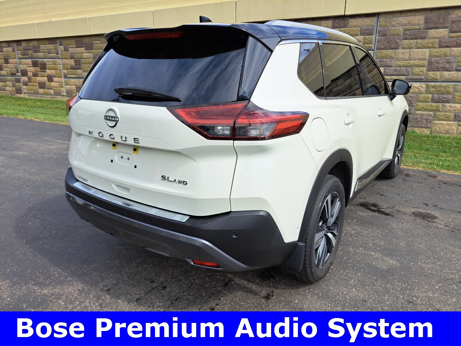 2023 Nissan Rogue SL photo 3