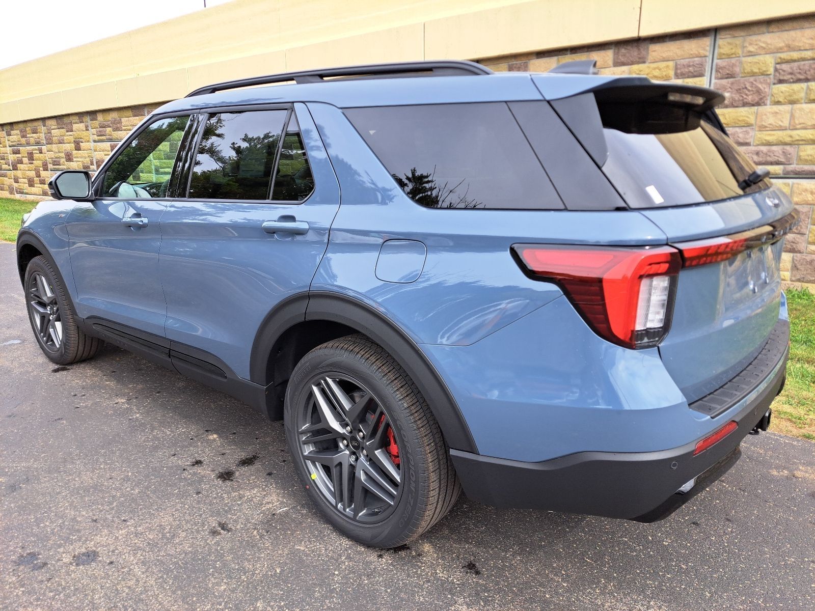 2026 Ford Explorer ST-Line - Photo 6