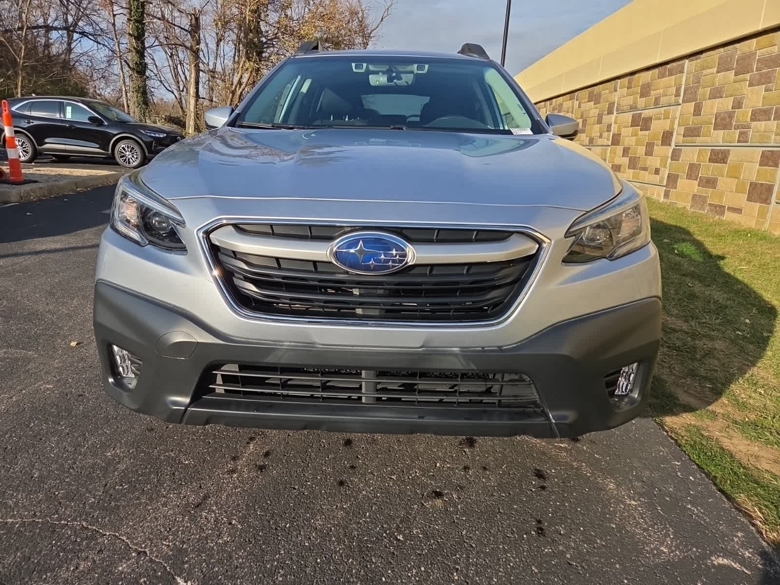 2020 Subaru Outback Premium photo 4