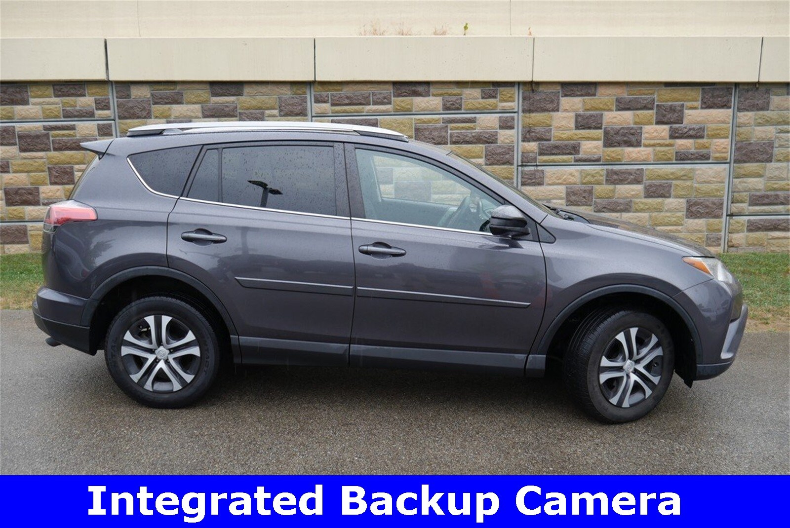 2017 Toyota RAV4 LE photo 2