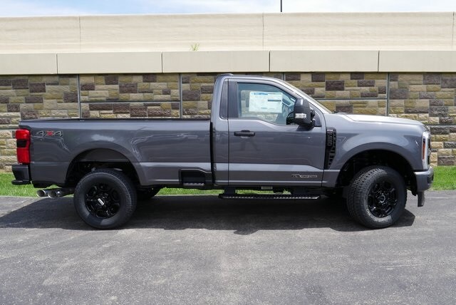 2025 Ford F-250 XL photo 2