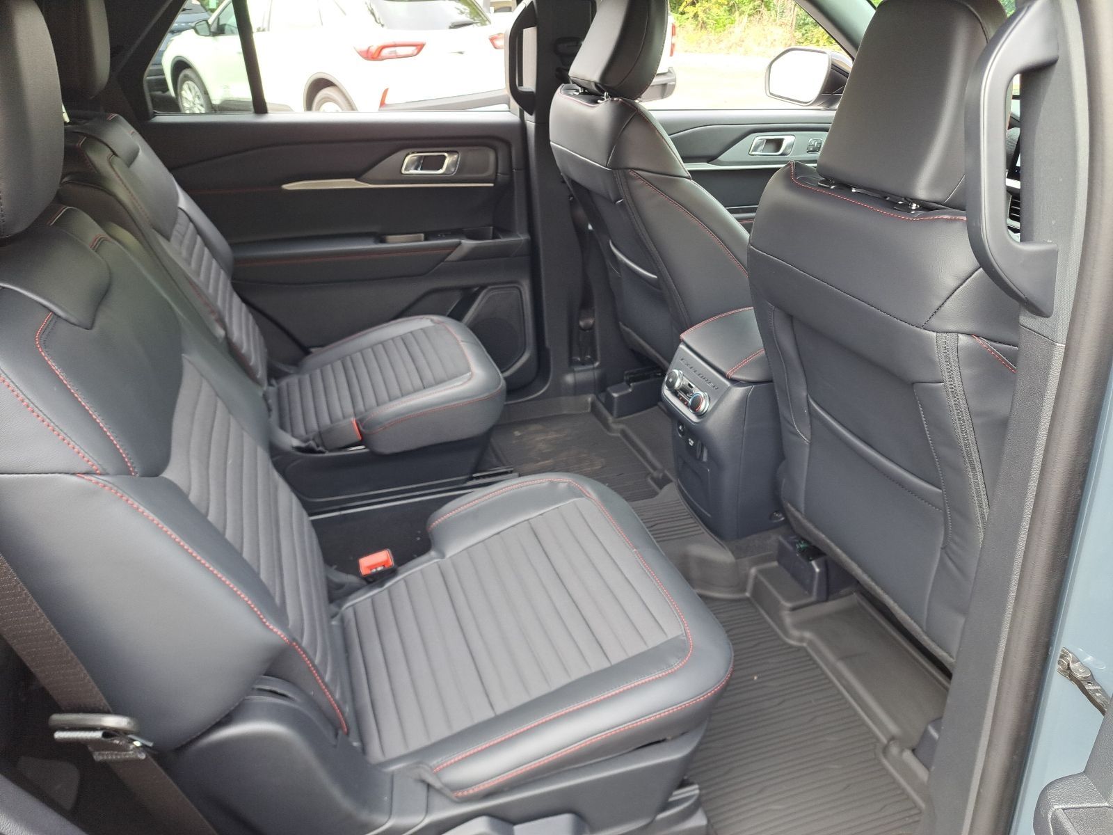 2026 Ford Explorer ST-Line - Photo 33