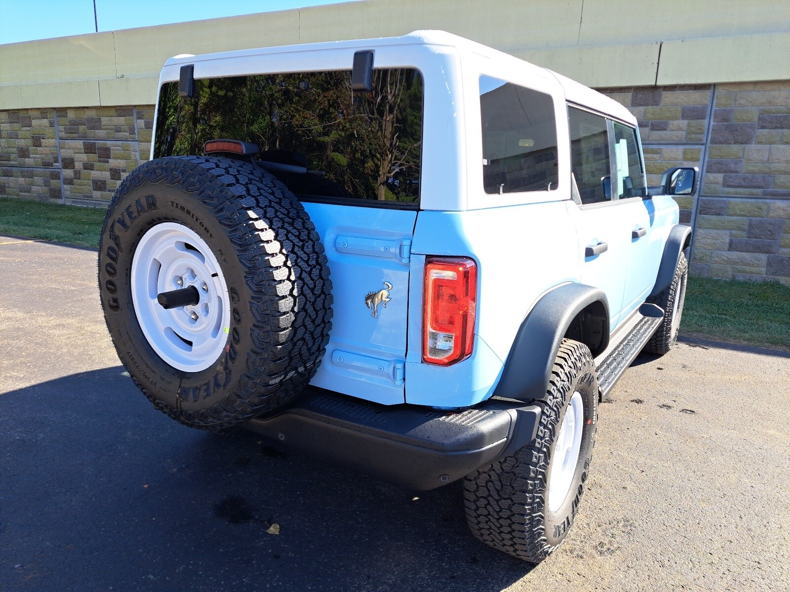 2025 Ford Bronco Heritage First Edition photo 3