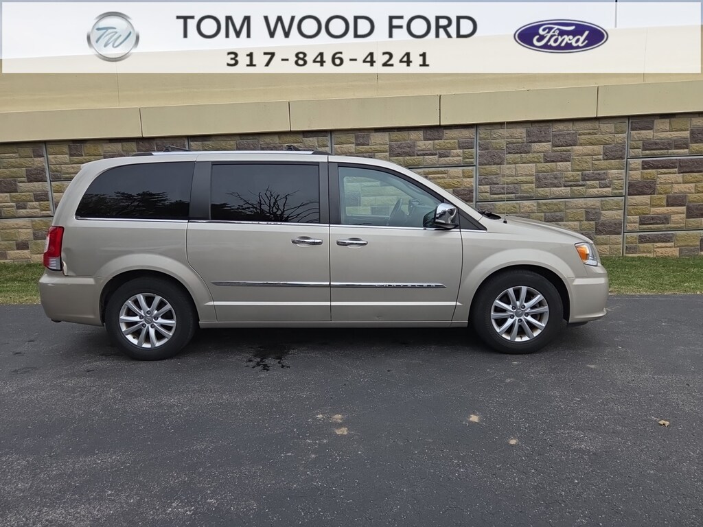 Used 2016 Chrysler Town & Country Limited Minivan/Van