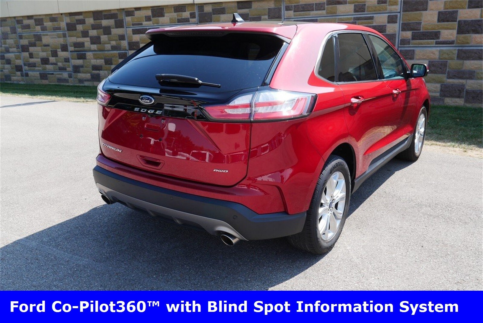 2021 Ford Edge Titanium photo 2