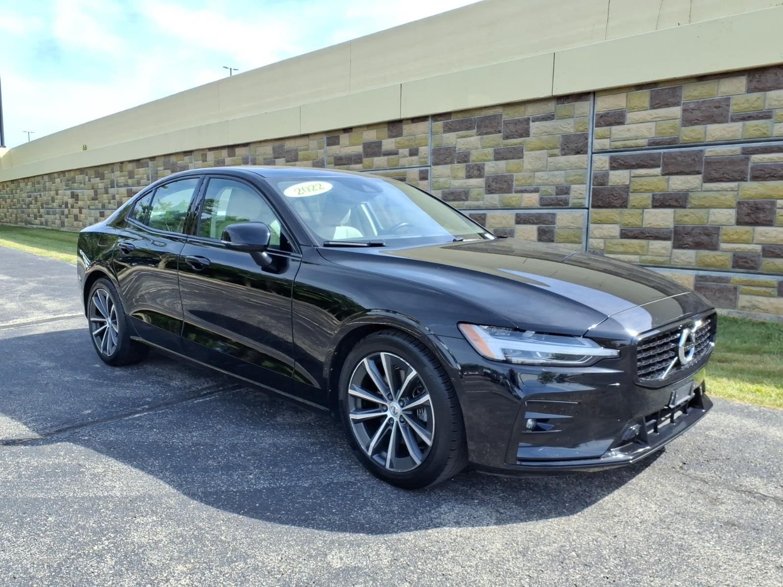 2022 Volvo S60 Momentum