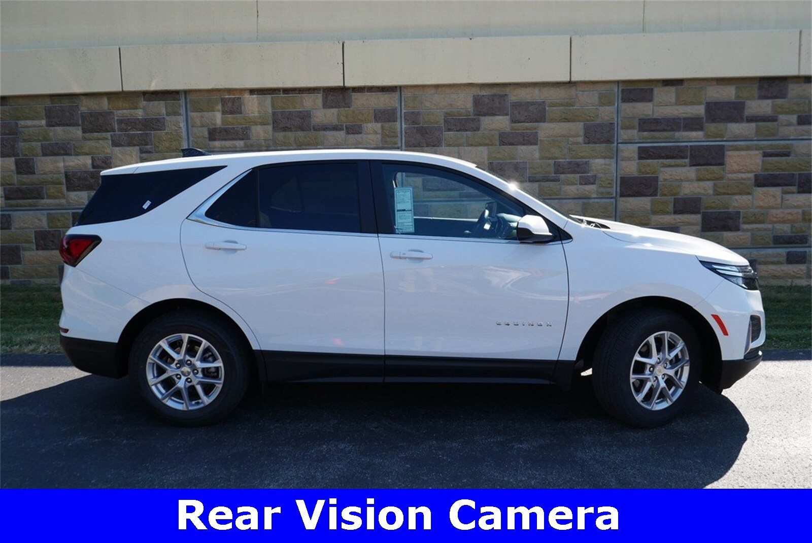 2024 Chevrolet Equinox LT photo 2