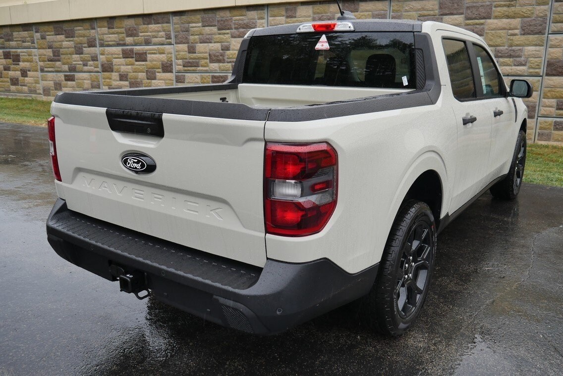 2025 Ford Maverick XLT photo 2