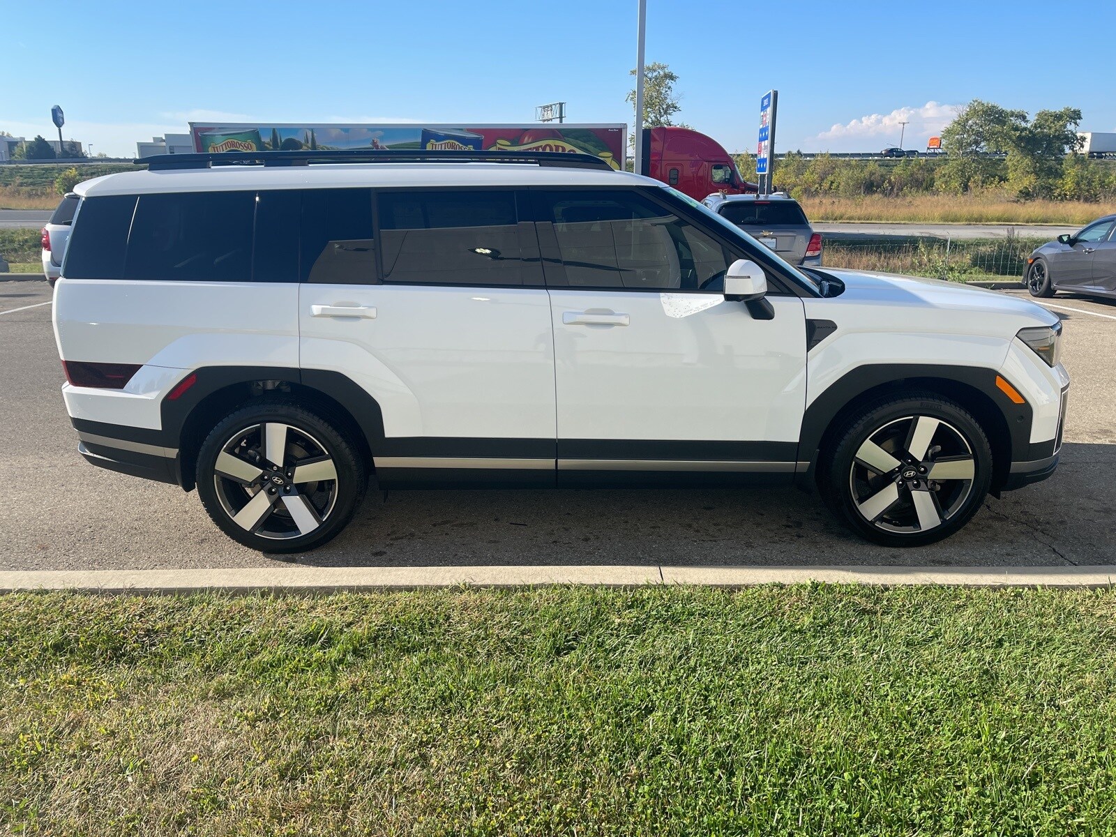 2025 Hyundai Santa Fe photo 2