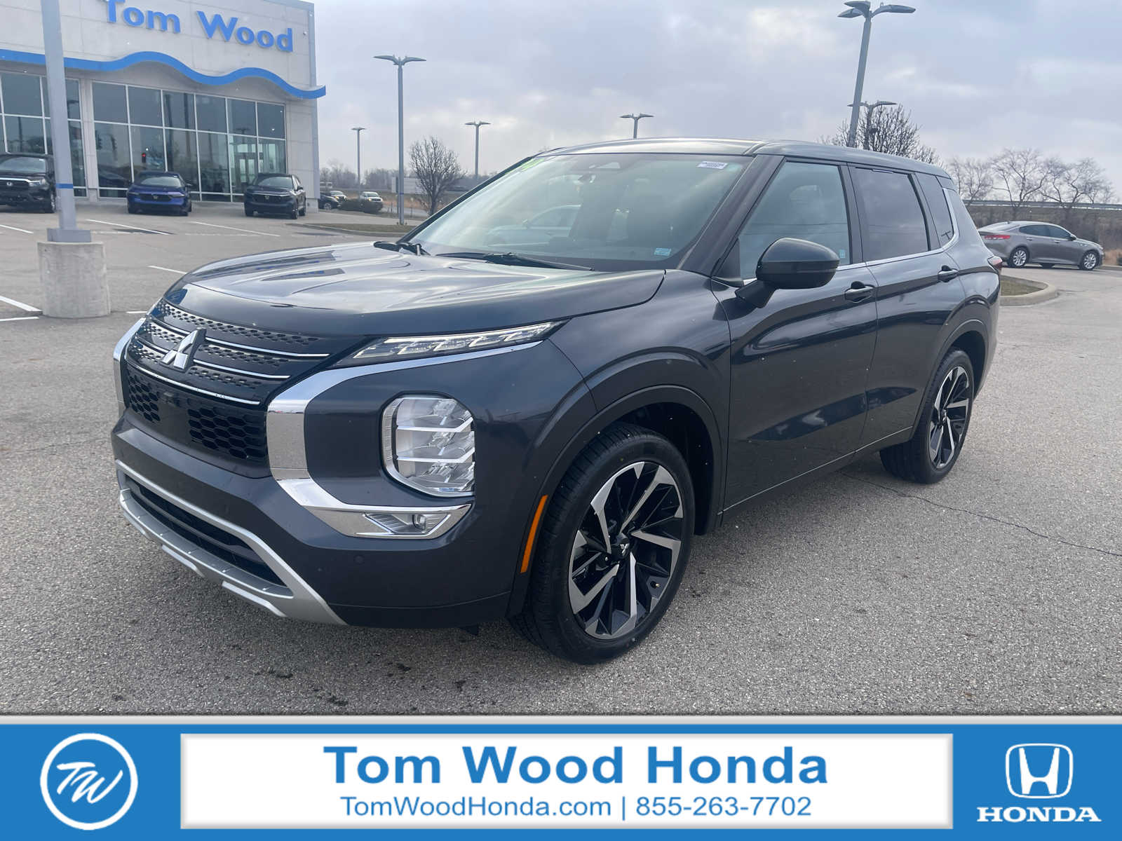 2024 Mitsubishi Outlander SE's photo