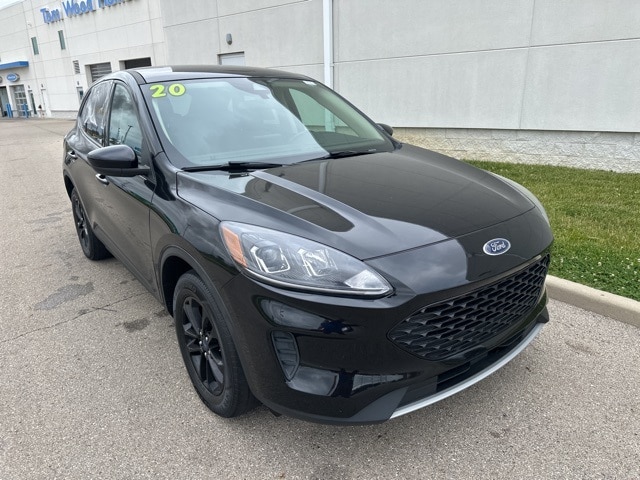 Used 2020 Ford Escape SE with VIN 1FMCU9BZ7LUB13437 for sale in Anderson, IN