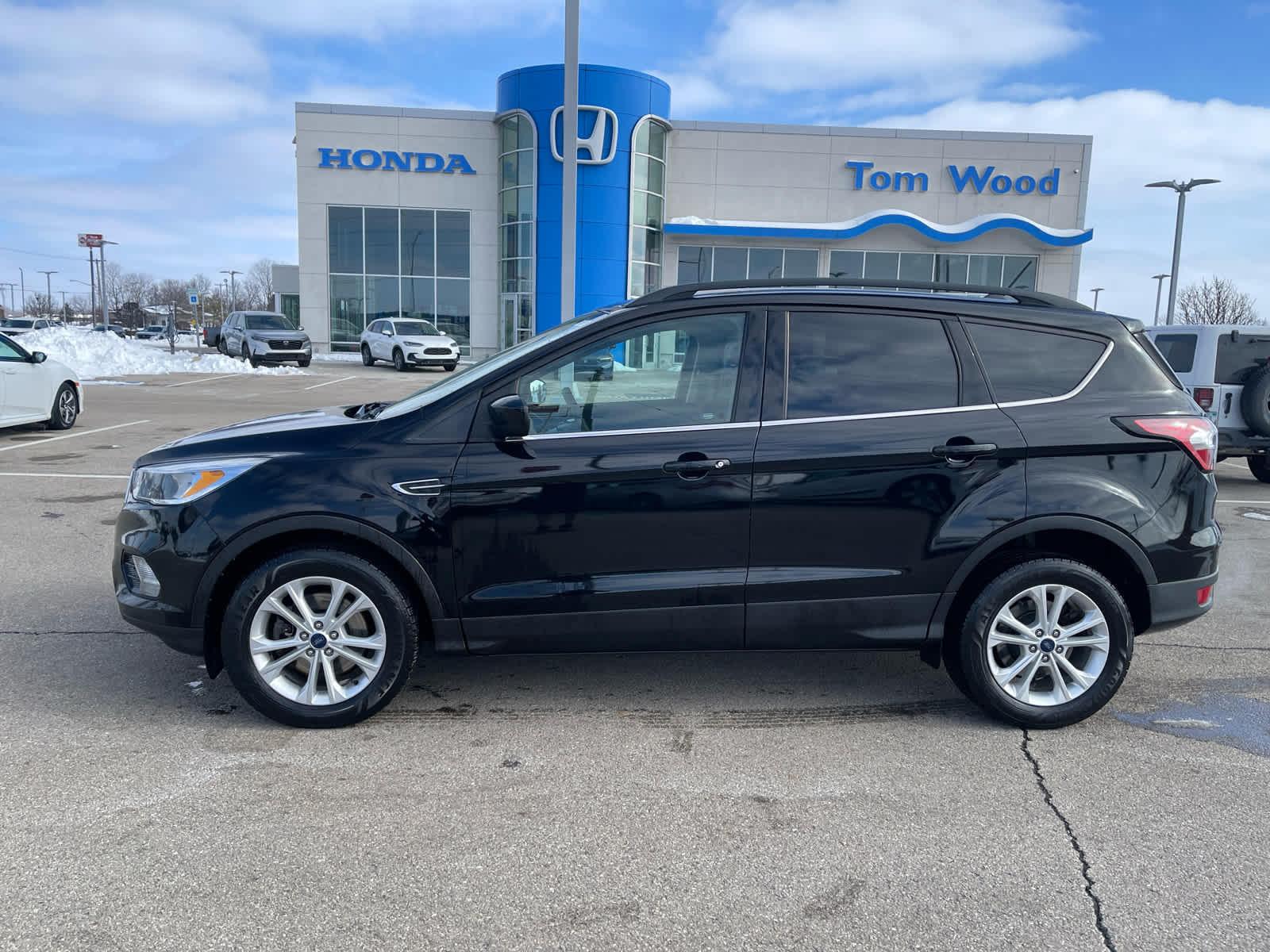 Used 2018 Ford Escape SE with VIN 1FMCU9GD5JUB40503 for sale in Anderson, IN