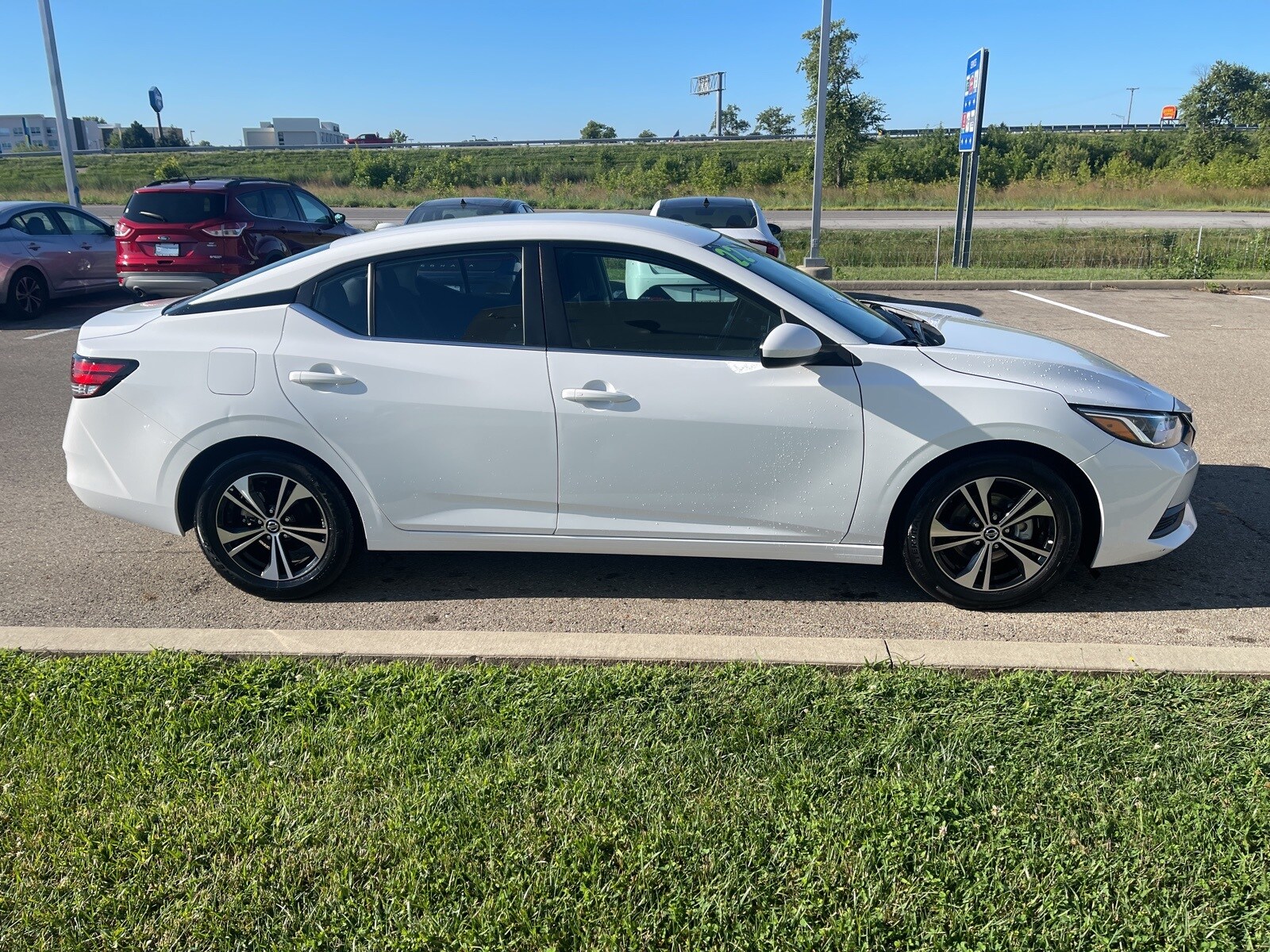 2022 Nissan Sentra SV photo 2