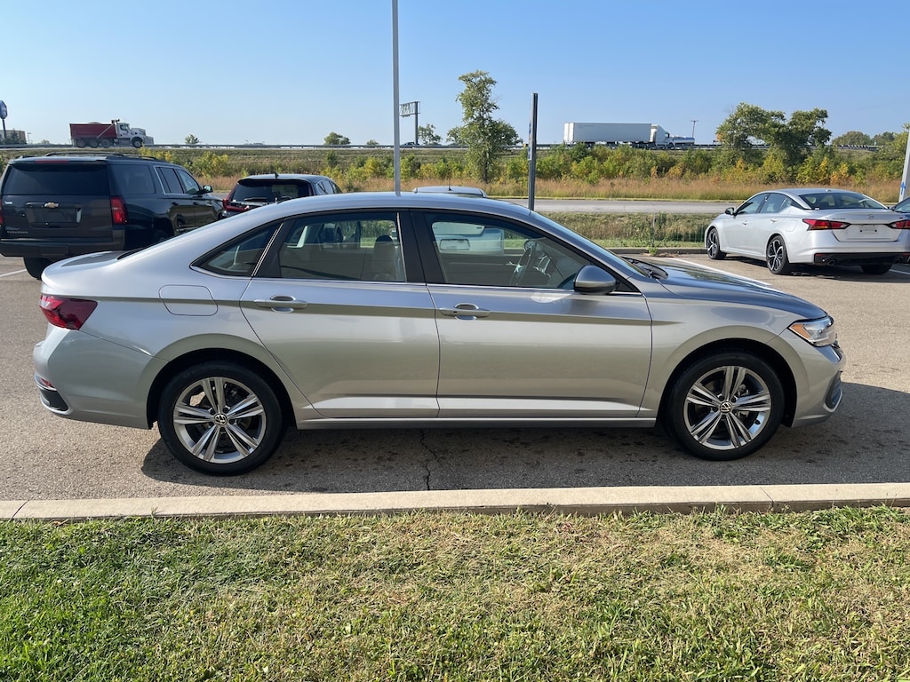 Used 2024 Volkswagen Jetta 1.5T SE Sedan