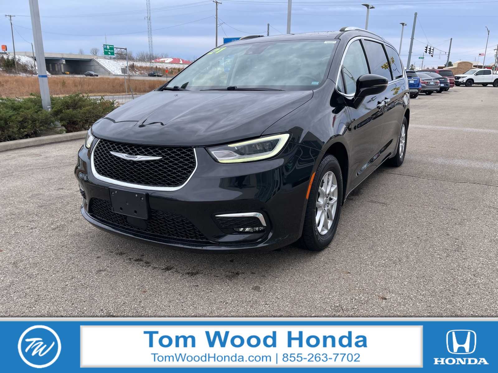 2021 Chrysler Pacifica Touring L's photo