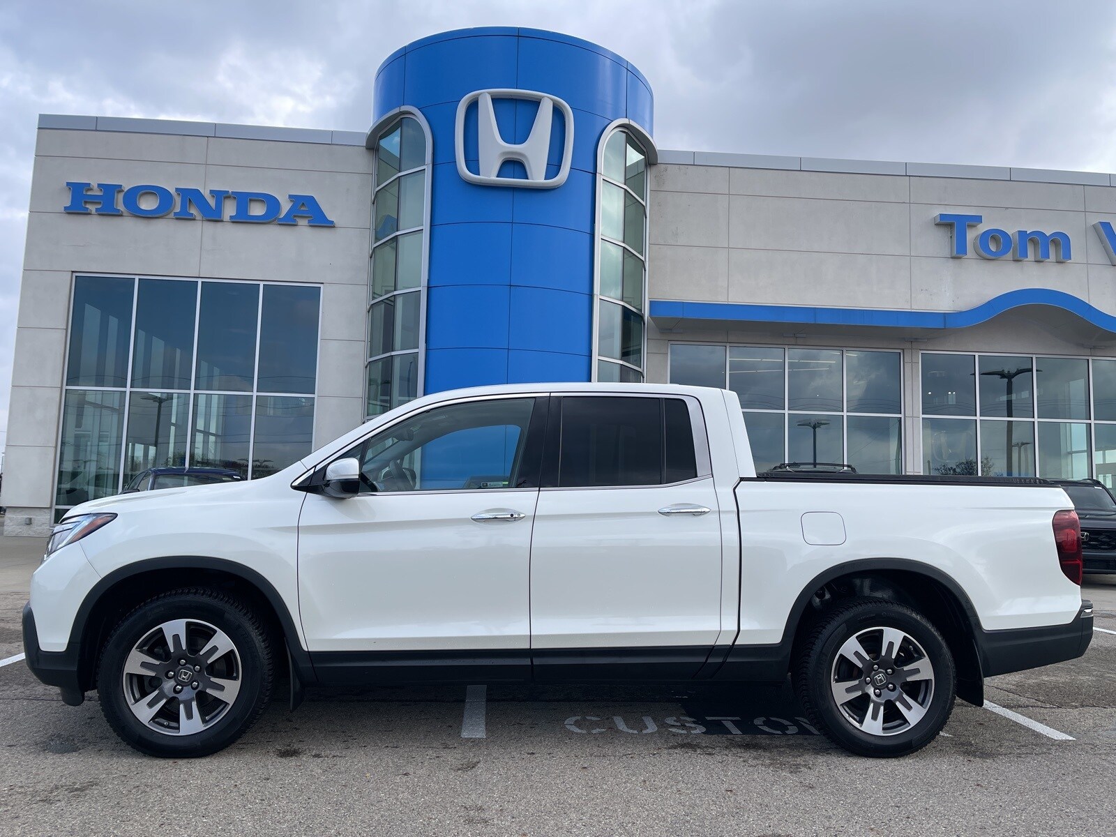 2019 Honda Ridgeline RTL-E photo 2
