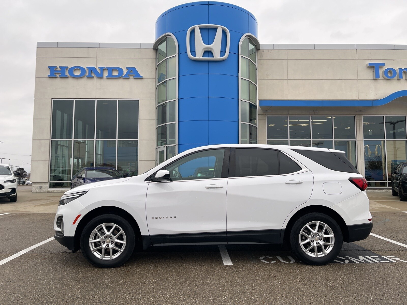 2022 Chevrolet Equinox LT photo 2