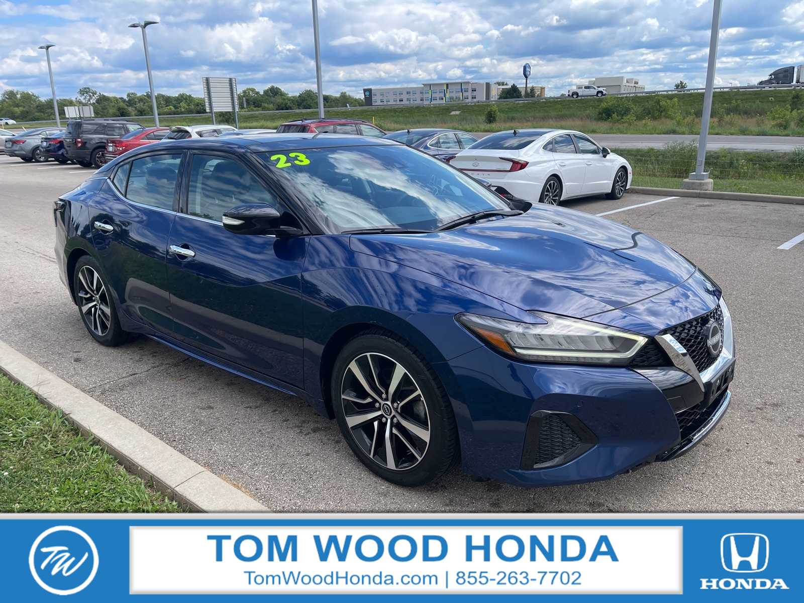 2023 Nissan Maxima SL's photo