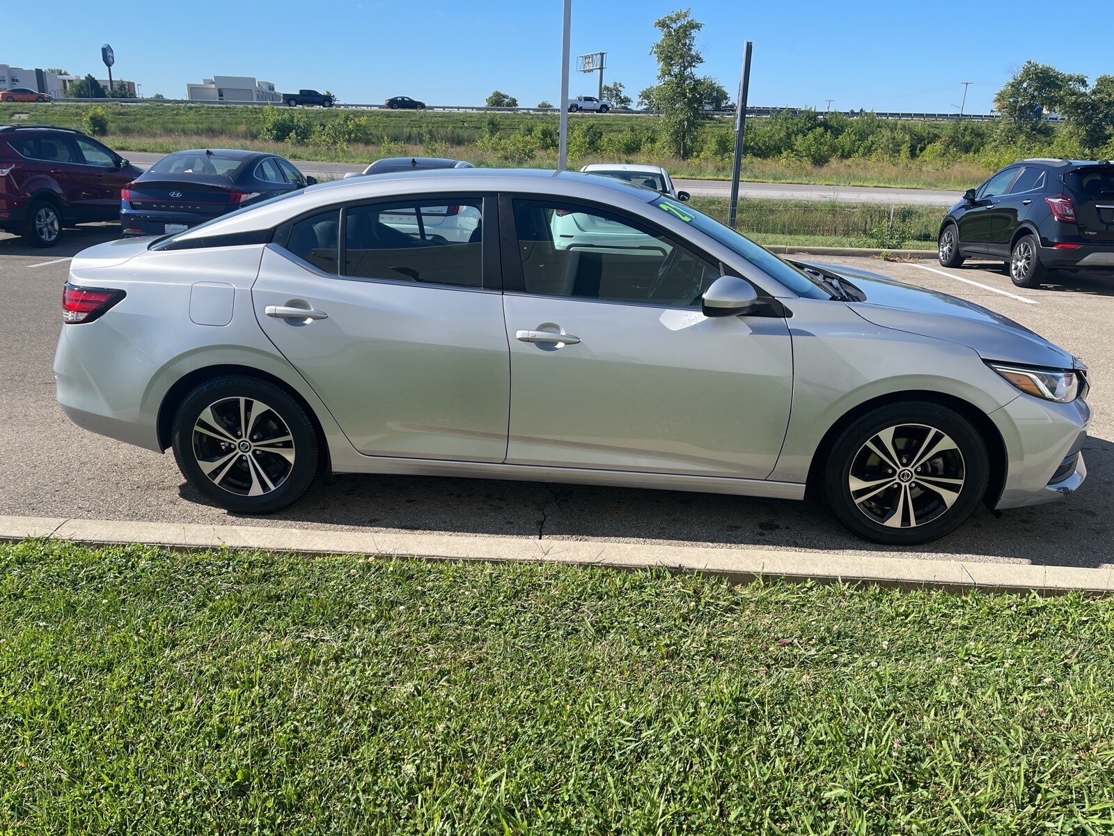 2021 Nissan Sentra SV photo 2
