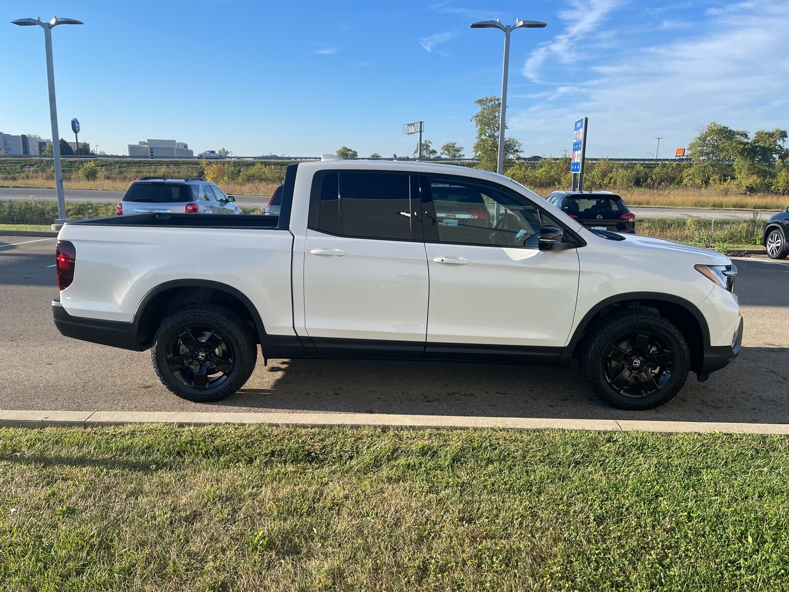 2026 Honda Ridgeline Black Edition photo 2
