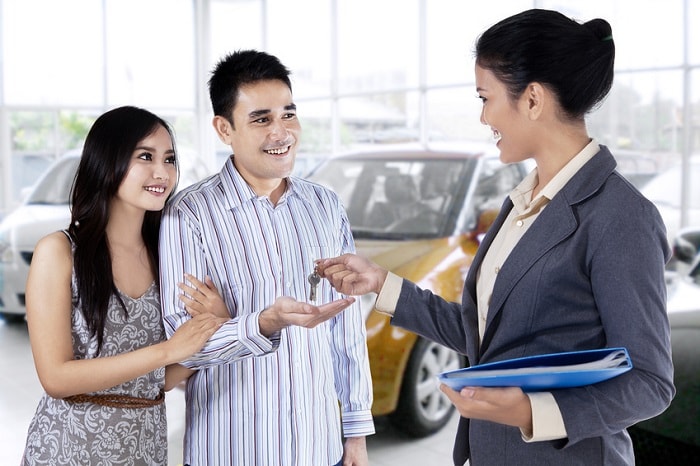Couple_Getting_New_Car_Key.jpg
