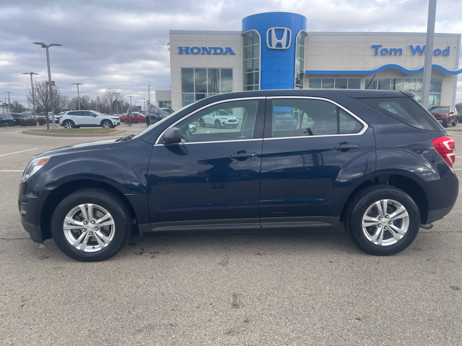 Used 2017 Chevrolet Equinox LS with VIN 2GNALBEK1H1575992 for sale in Anderson, IN