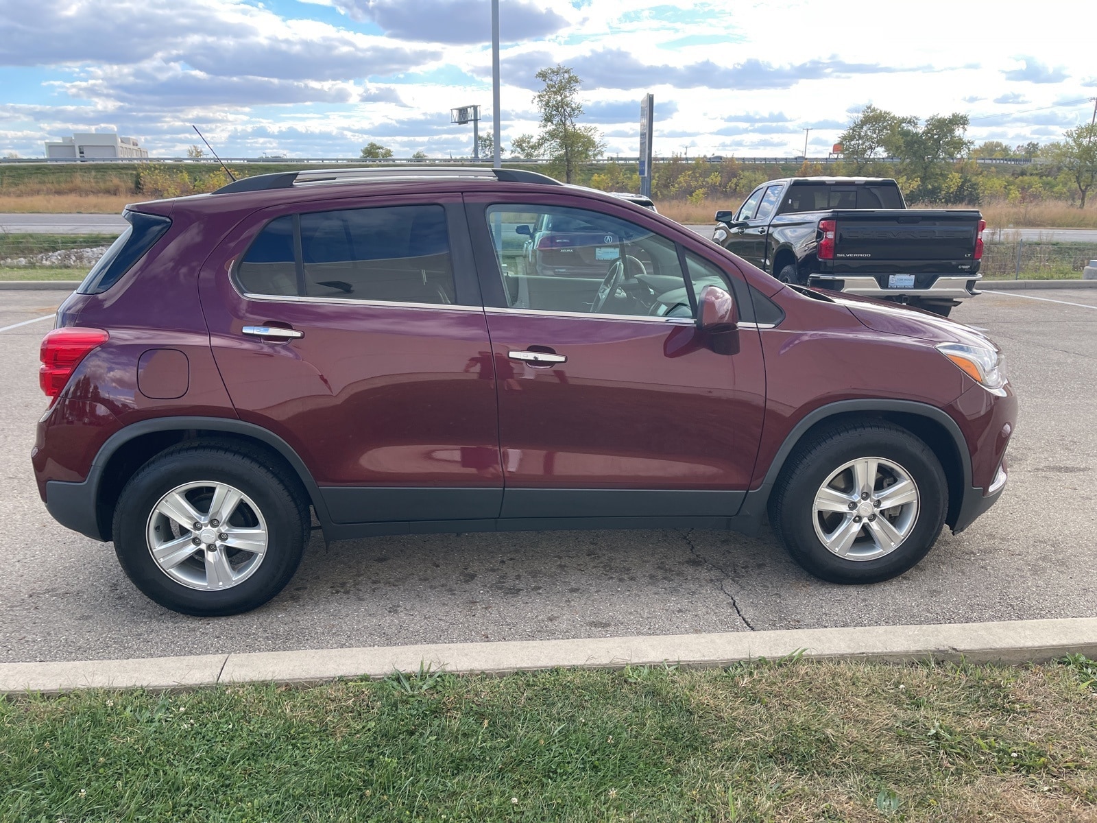 Used 2017 Chevrolet Trax LT with VIN 3GNCJLSB6HL271791 for sale in Anderson, IN