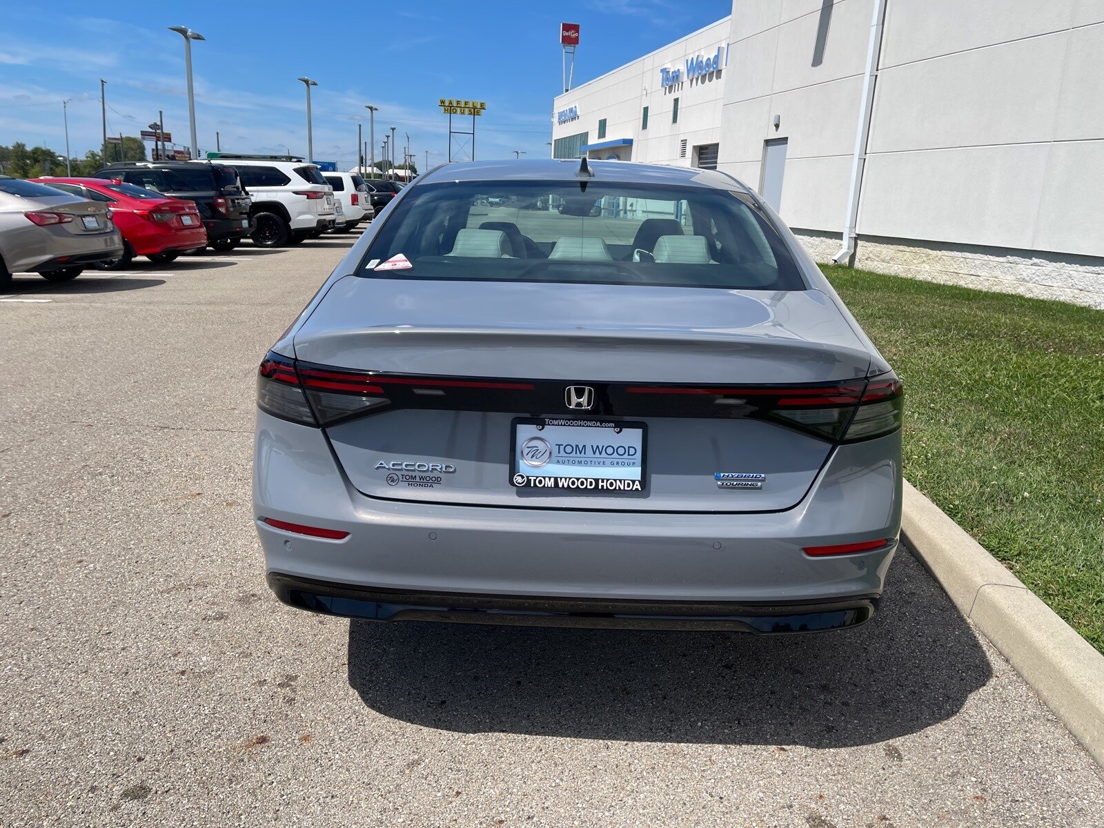 2025 Honda Accord Hybrid Touring photo 4