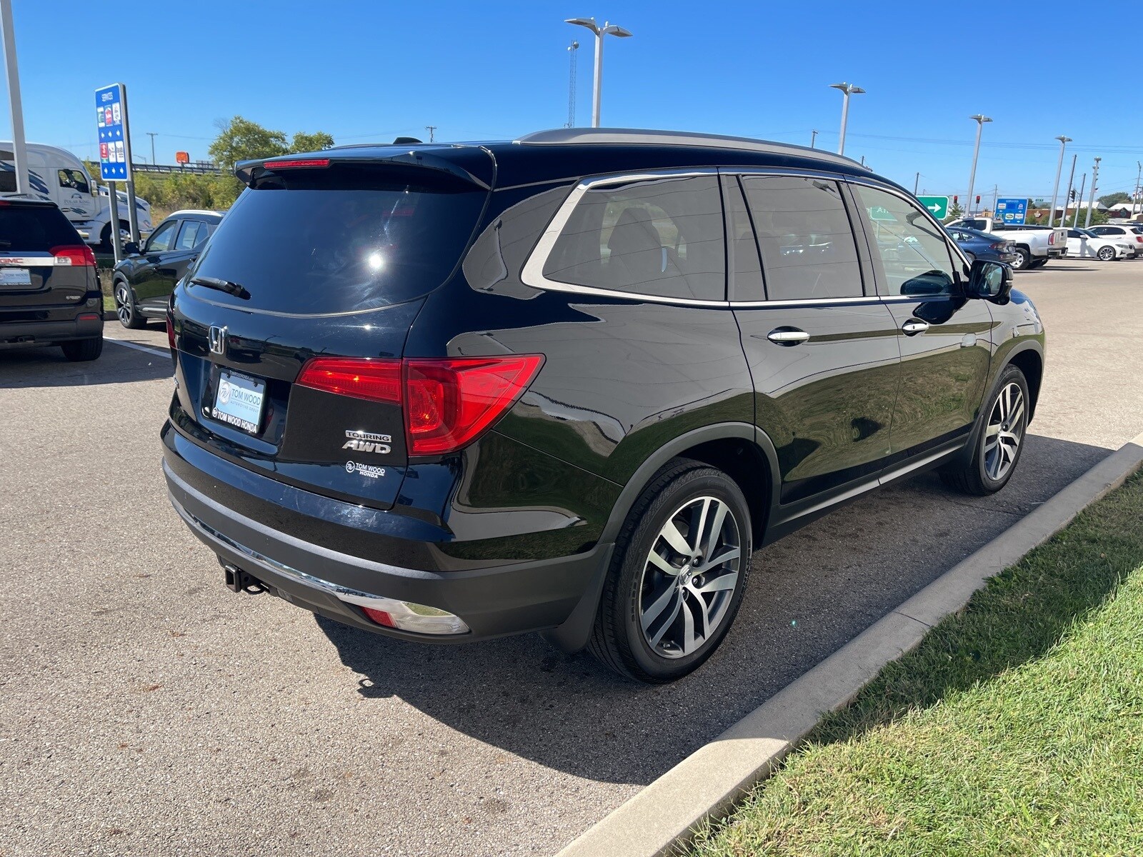 2017 Honda Pilot Touring photo 3