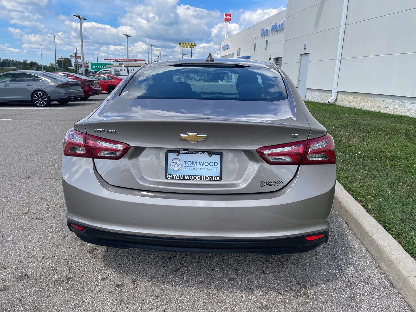 2022 Chevrolet Malibu 1LT photo 2