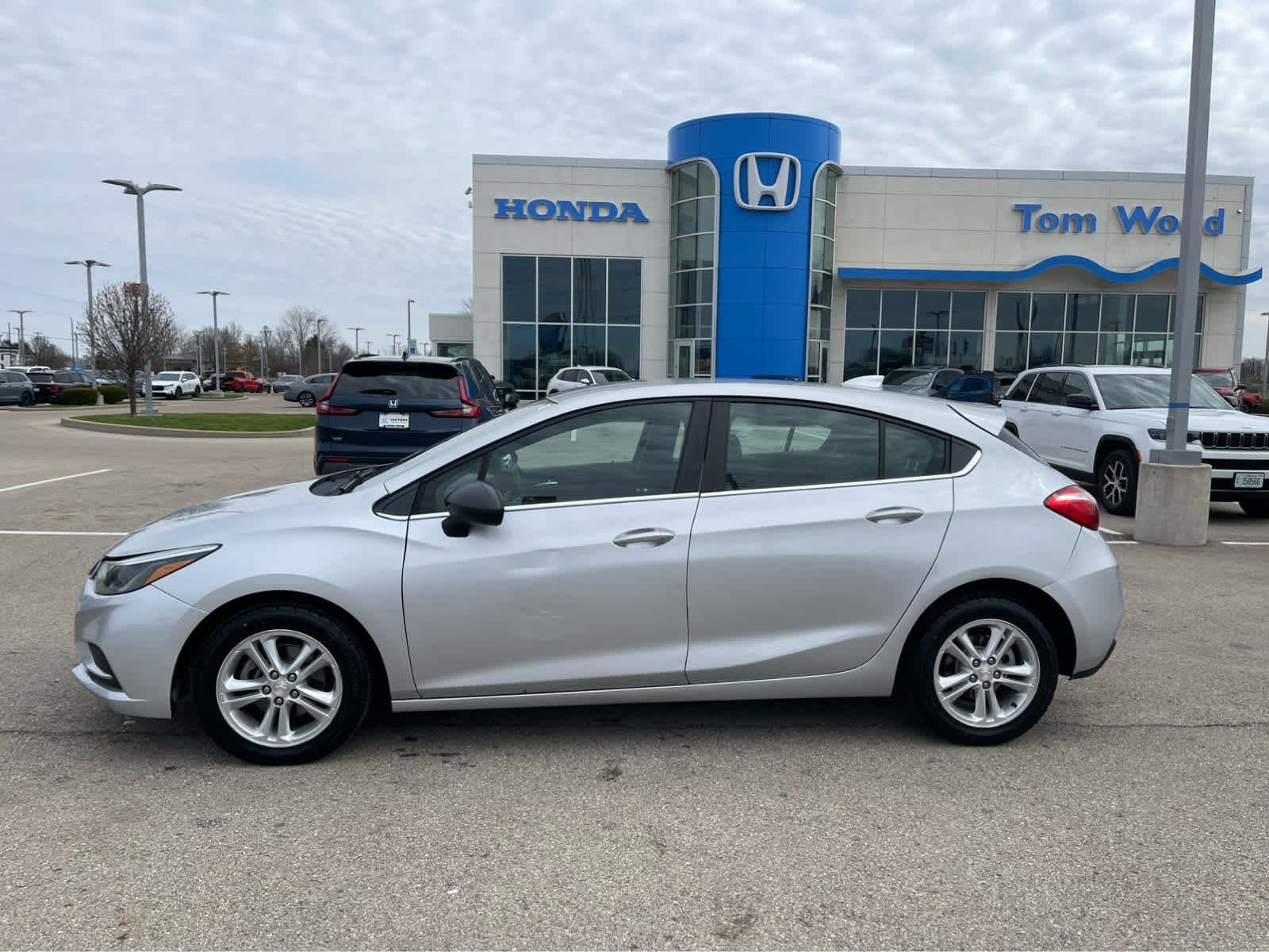 Used 2018 Chevrolet Cruze LT with VIN 3G1BE6SMXJS542688 for sale in Anderson, IN