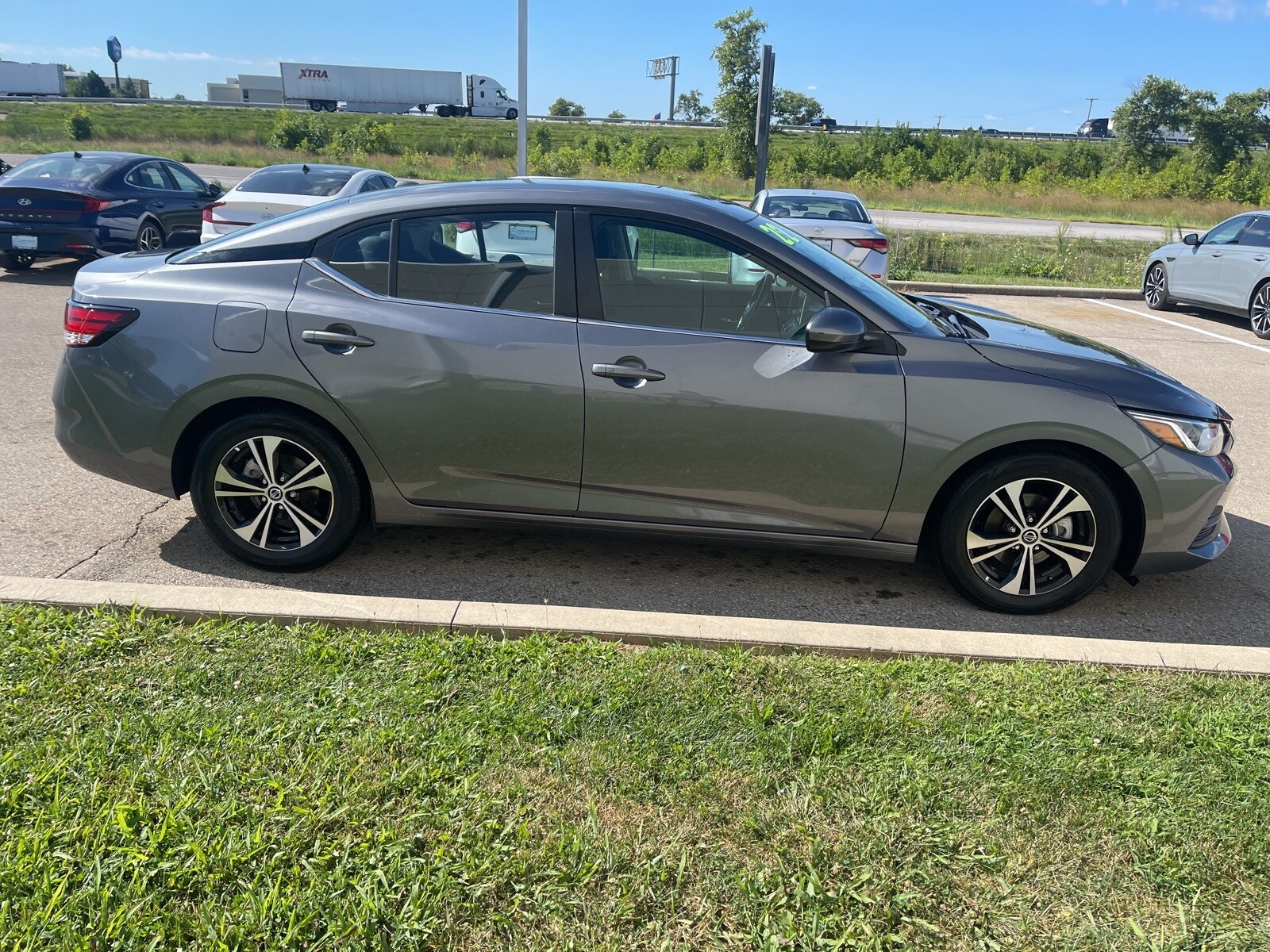 2022 Nissan Sentra SV photo 2