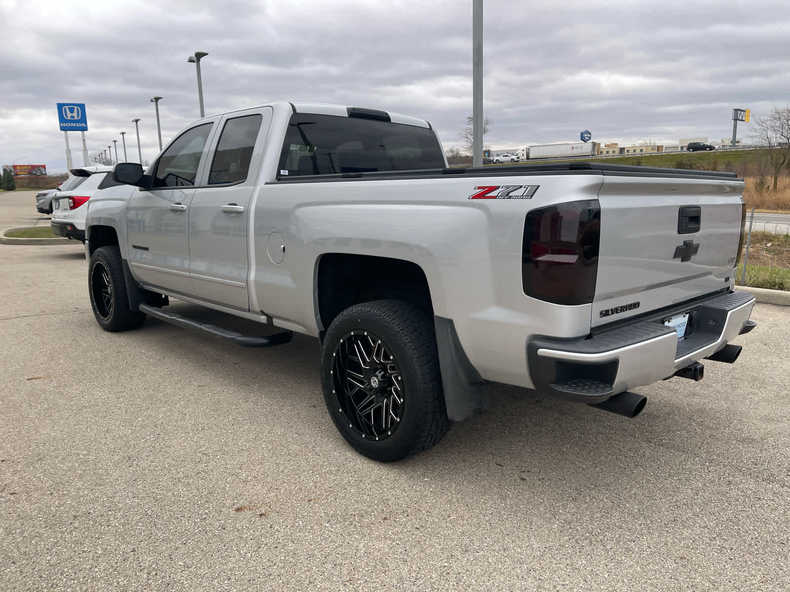 2018 Chevrolet Silverado 1500 LT photo 3
