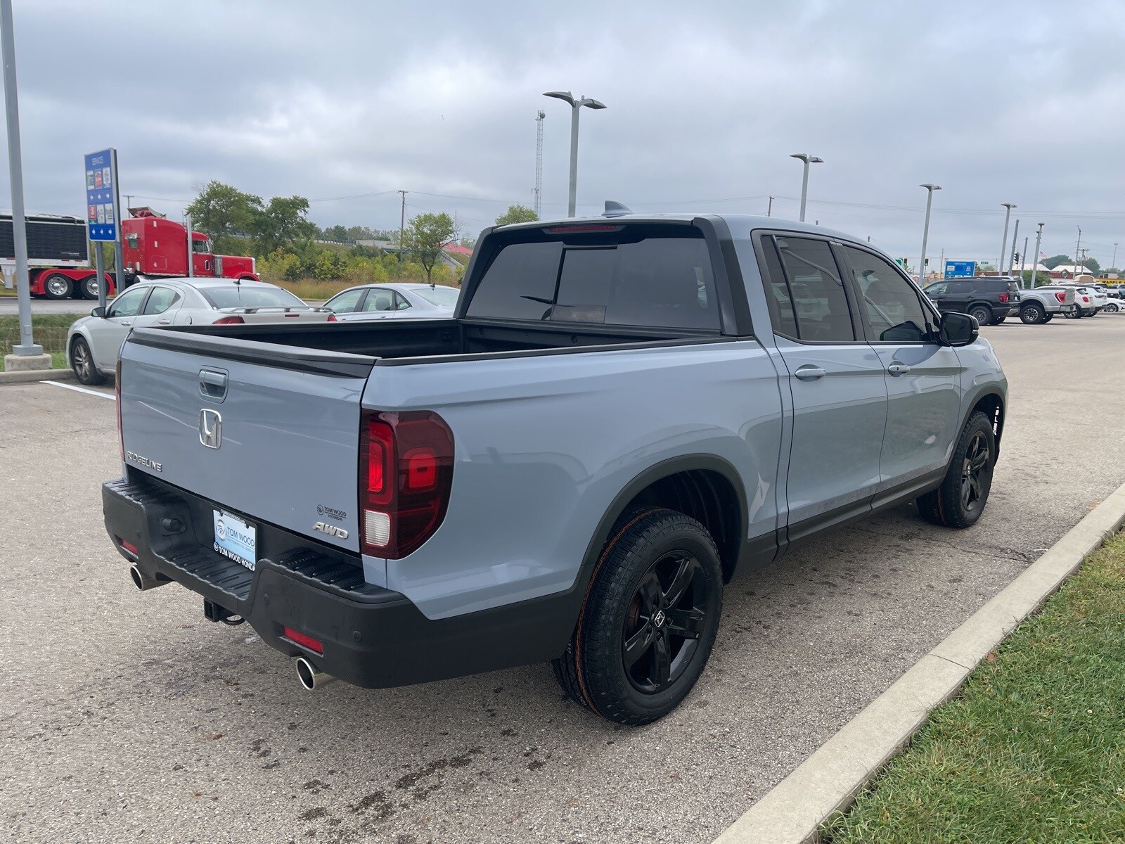 2022 Honda Ridgeline Black Edition photo 3