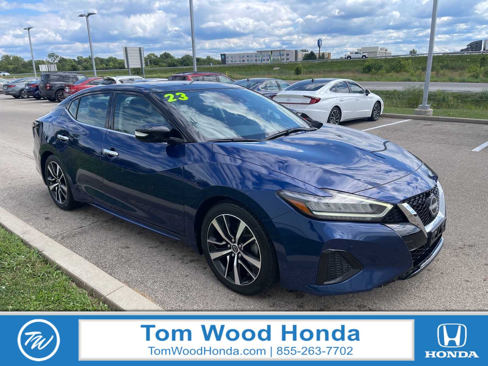 2023 Nissan Maxima SL's photo