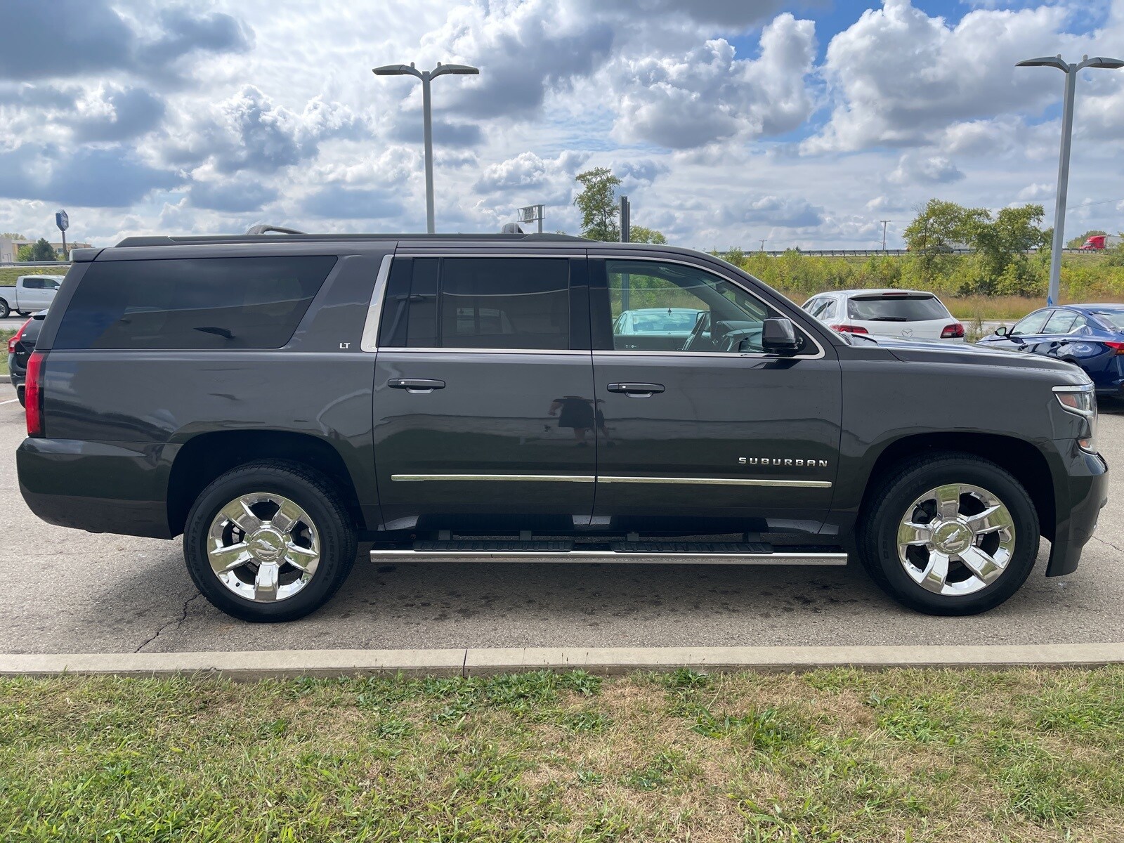 2016 Chevrolet Suburban LT photo 2