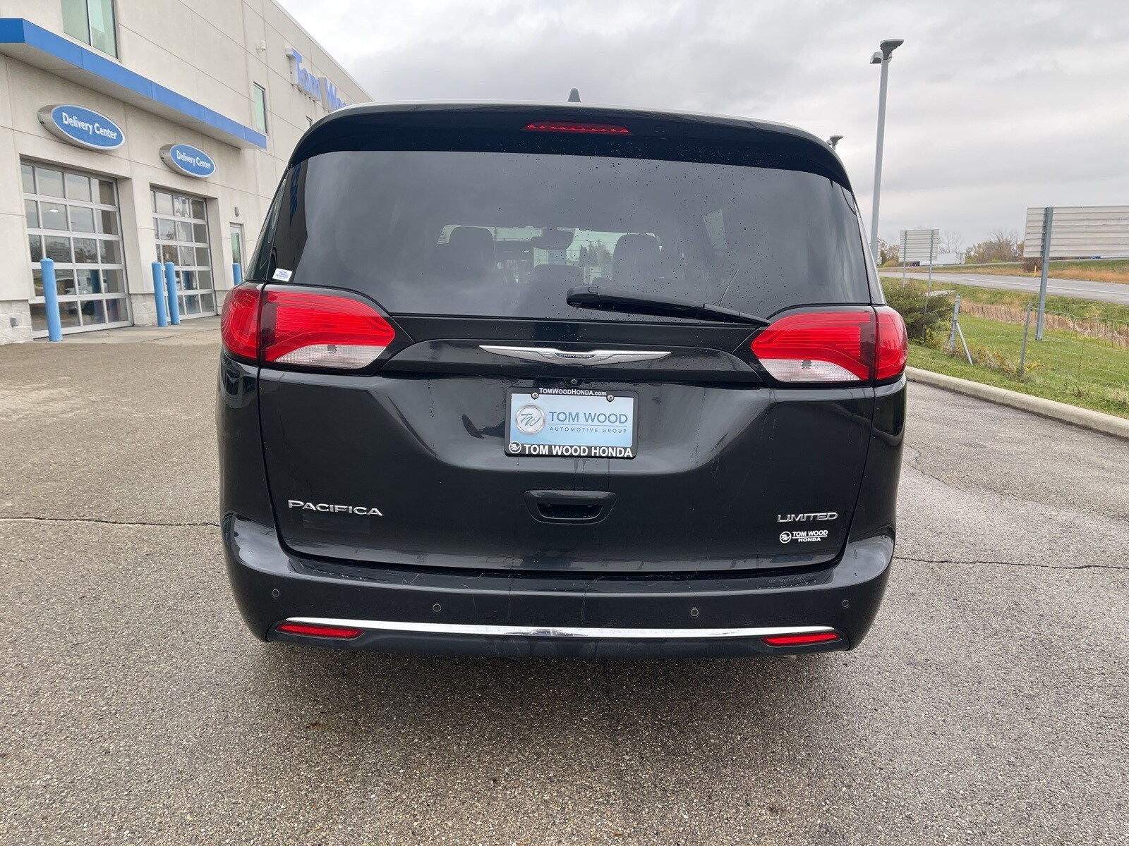 2017 Chrysler Pacifica Limited photo 4