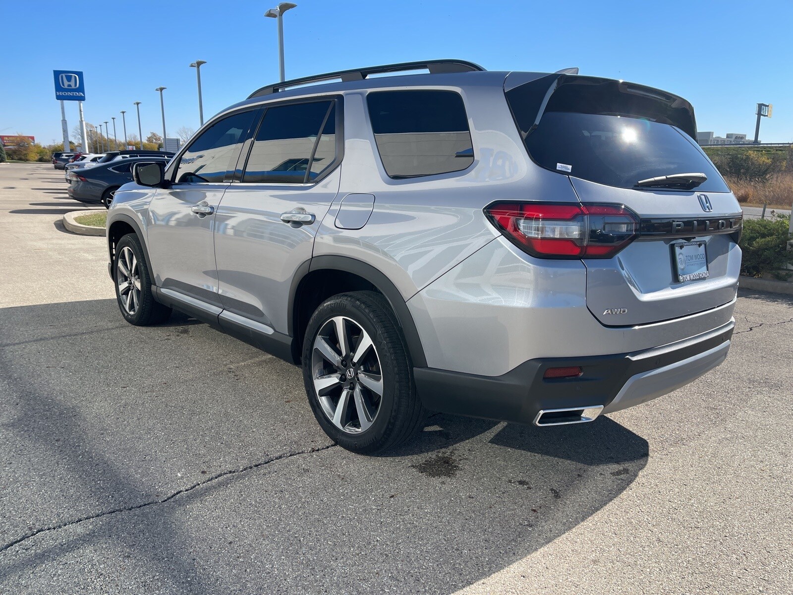 2023 Honda Pilot Touring photo 2