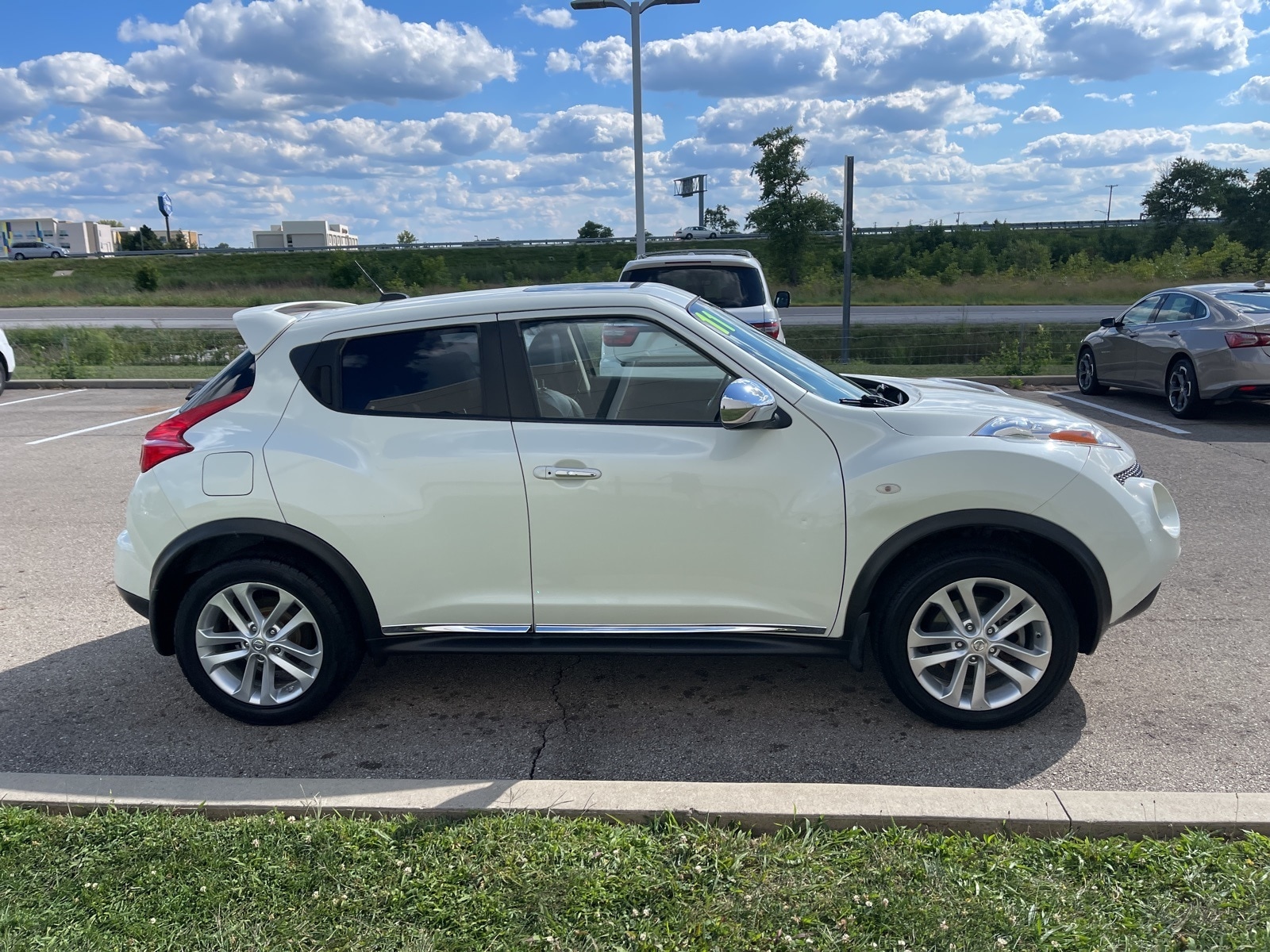 Used 2011 Nissan JUKE SL with VIN JN8AF5MVXBT018520 for sale in Anderson, IN