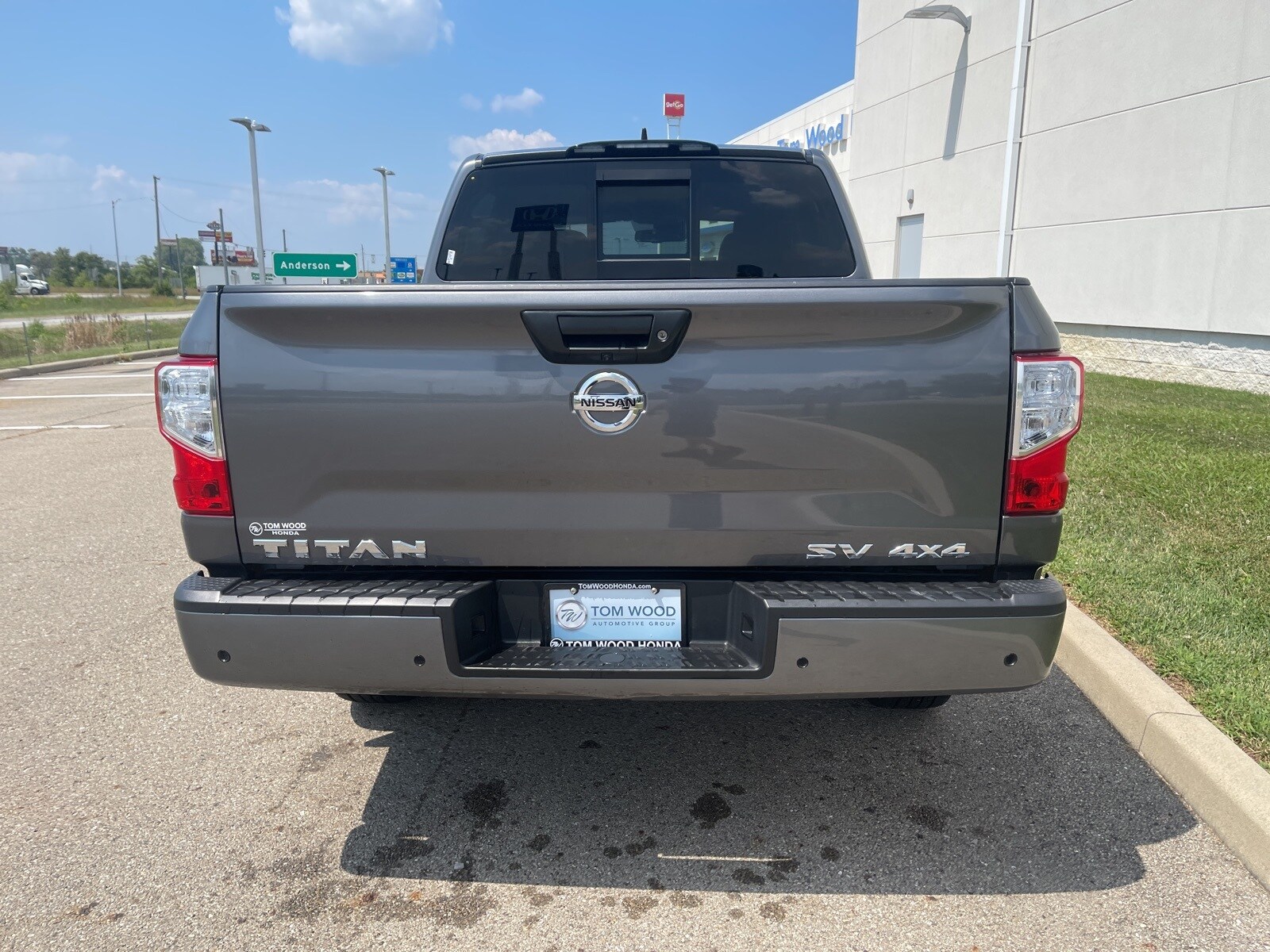 2022 Nissan Titan SV photo 4