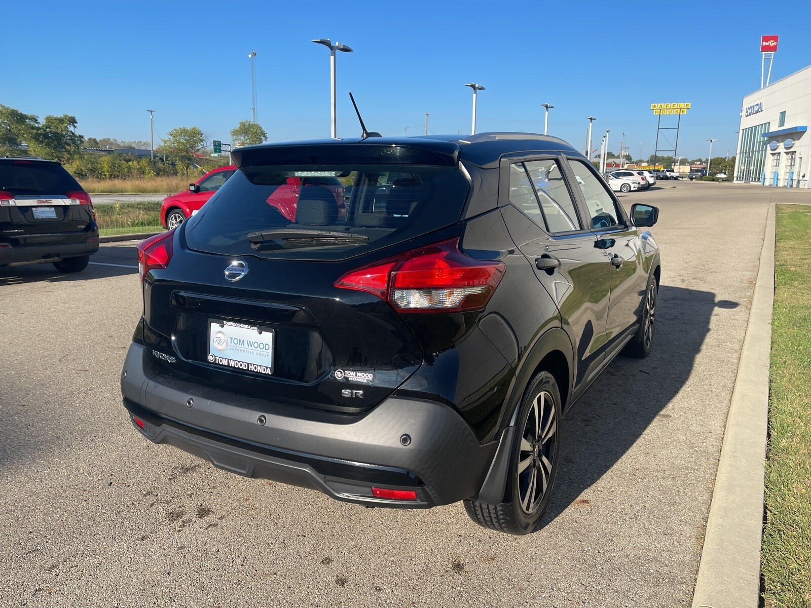 2020 Nissan Kicks SR photo 3